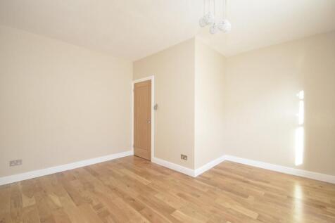 21atrinitypl-bed1.JPG