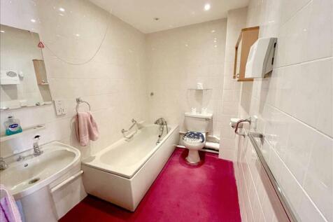 BATHROOM/WC
