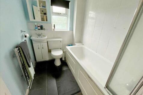 BATHROOM/WC