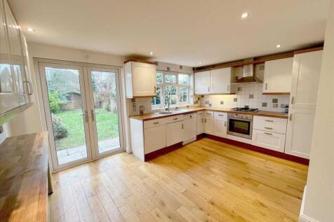 KITCHEN/BREAKFAST