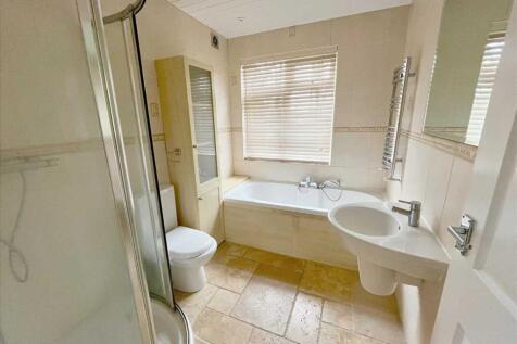 BATHROOM/WC