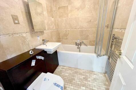 FAMILY BATHROOM/WC