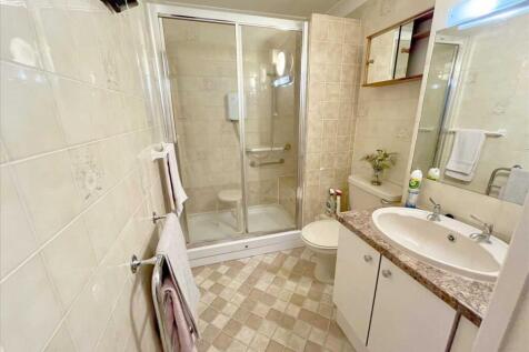 SHOWER ROOM/WC