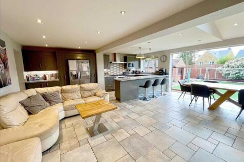 KITCHEN/DAY ROOM