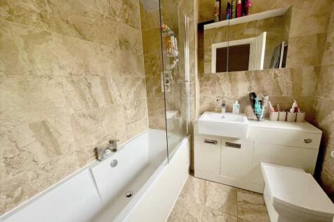 FAMILY BATHROOM/WC