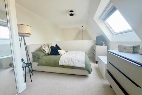 MEZZAININE BEDROOM