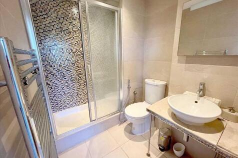 EN SUITE SHOWER ROOM