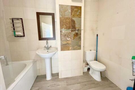 BATHROOM/WC