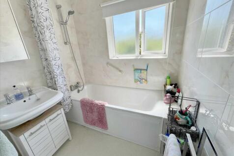 BATHROOM/WC
