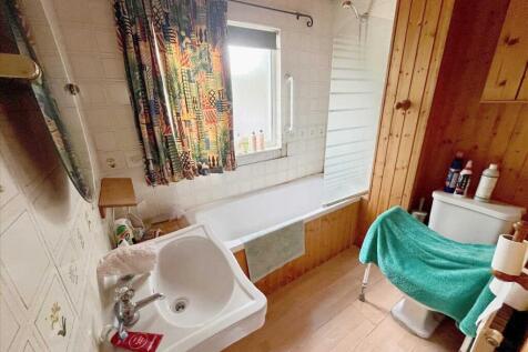 BATHROOM/WC