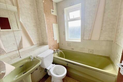 BATHROOM/WC