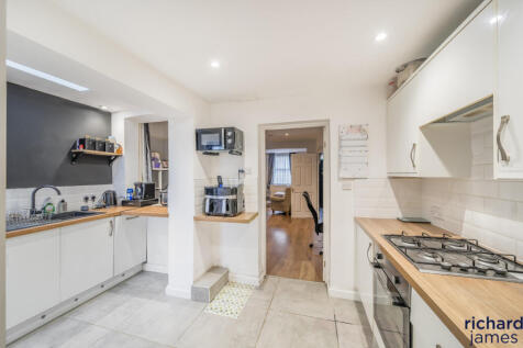 c8b8abc05bcb416997acbfb09b832f39