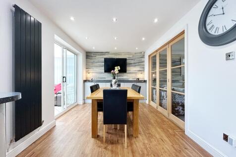 Kitchen / dining
