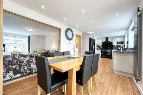 Kitchen / dining