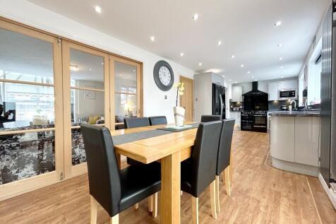Kitchen / dining