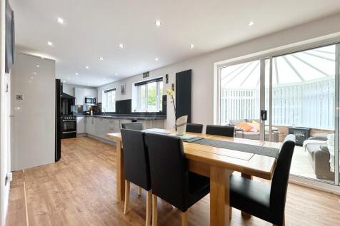 Kitchen / dining