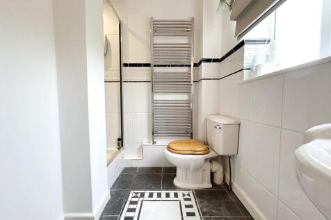 Ensuite to master bedroom