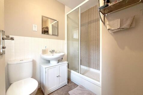 En-suite to master bedroom