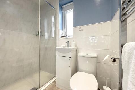 Bedroom 2 - En-suite