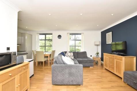 Living Room/Kitchen