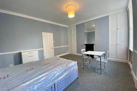 Bedroom / Living