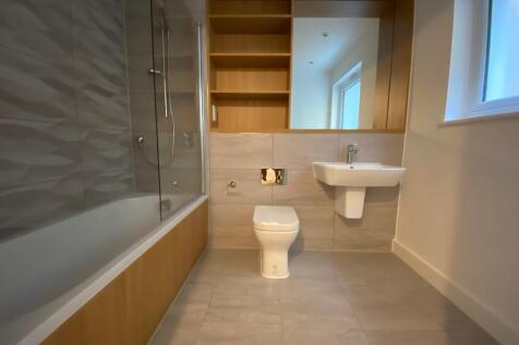Downstairs En-Suite