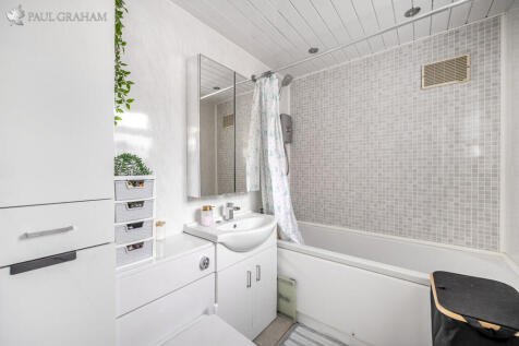 2b8e30f9-c7aa-4b0...