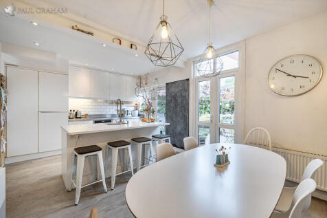 ba379c85-3b83-413...