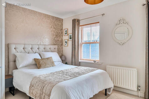 476c898e-8767-4e4...