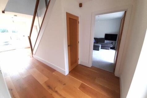 Hallway to Bed 5 / Reception 2