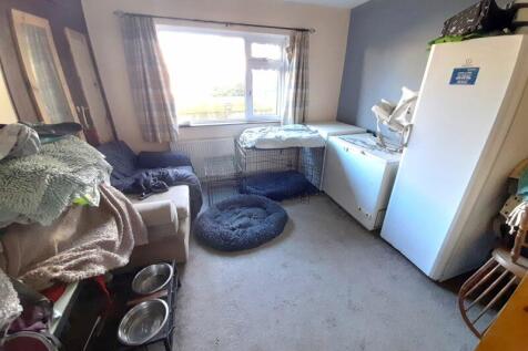 Reception 2/Dining Room/Bed 3