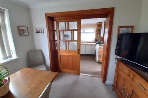 Feature Doors to Kitchen