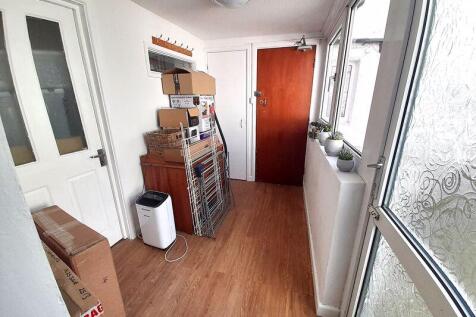 Link Corridor Between House and Cottage