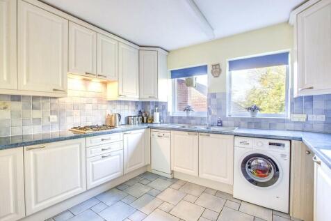 9 Snells Wood Cou...