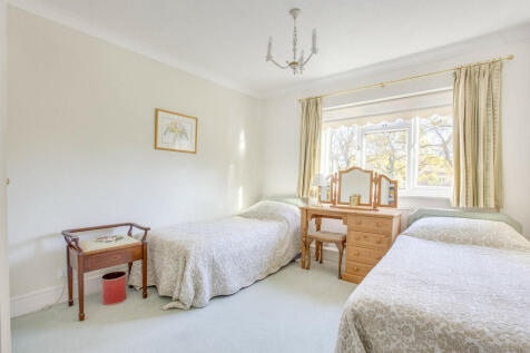 9 Snells Wood Cou...