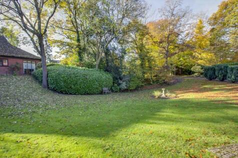 9 Snells Wood Cou...