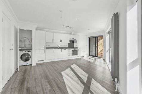Flat 2, Albany Ho...