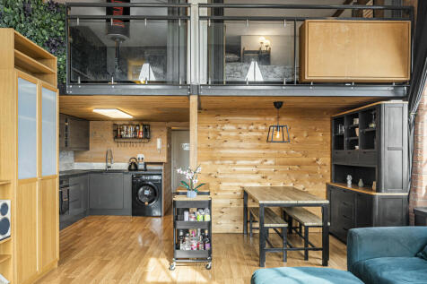 Kitchen/Reception