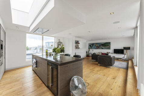 Reception/Kitchen