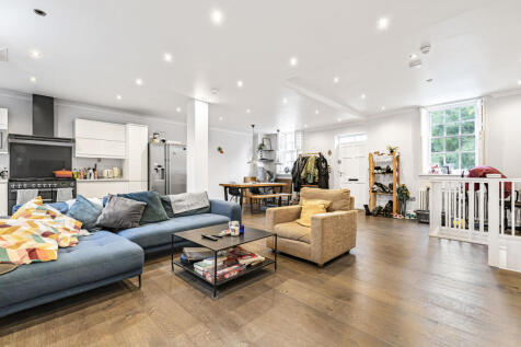 Reception/Kitchen