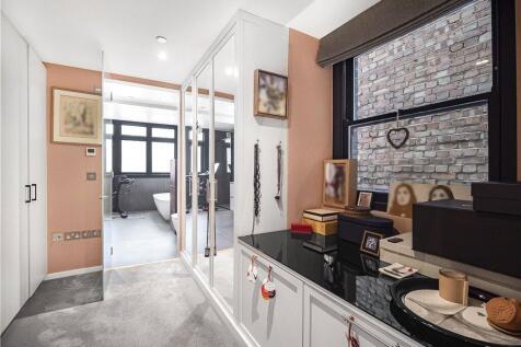 Walk-In Wardrobe