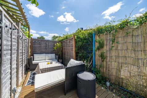 Front &amp; Rear gardens
