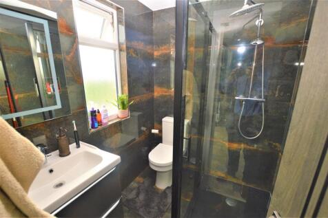 Bath/Shower Rooms