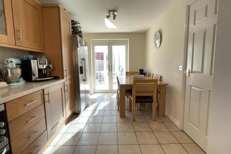 Kitchen 2.JPG