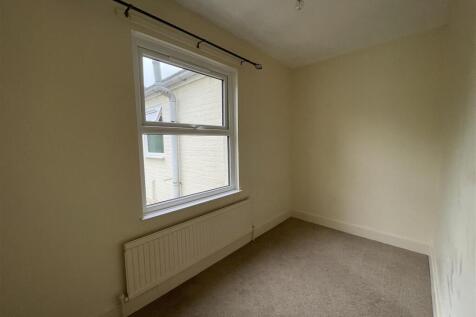 Bedroom 2 (1).JPG