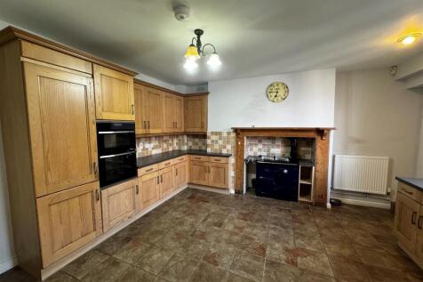 Kitchen 2.jpg