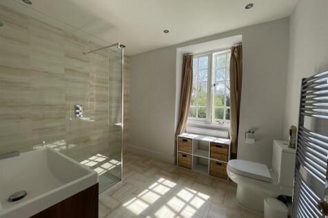 Ensuite (1).JPG