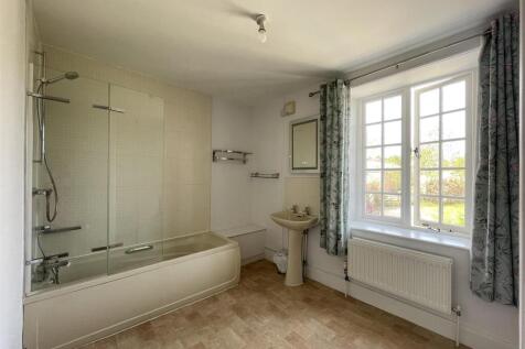 Bathroom (1).JPG