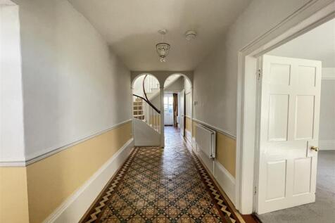 Hallway (1).JPG