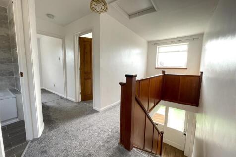 FIRST FLOOR LANDING